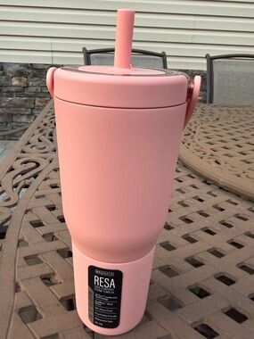 NWT- BruMate RESA 35oz Tumbler in color Guava